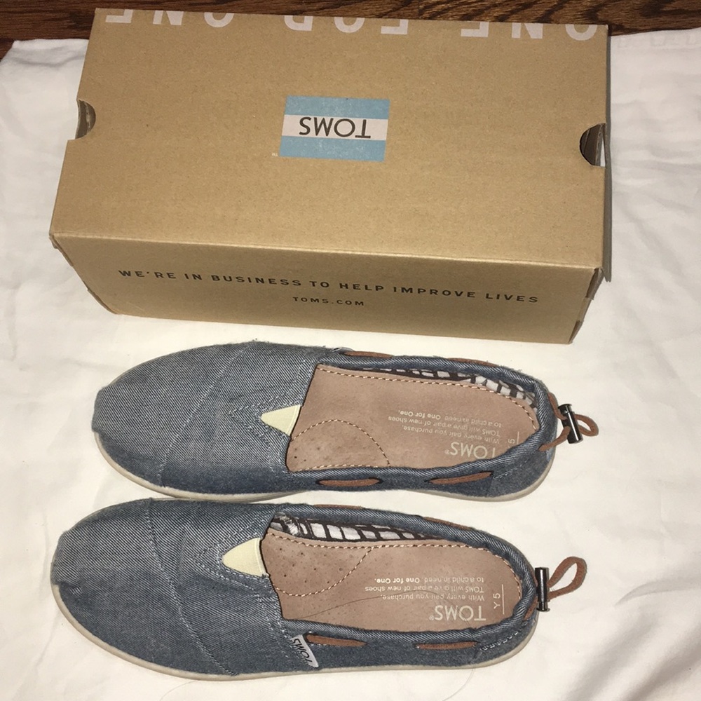 Bimini Chambray Toms size 5Y